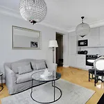 Charming Apartment- 1Br4P- Place Victor Hugo