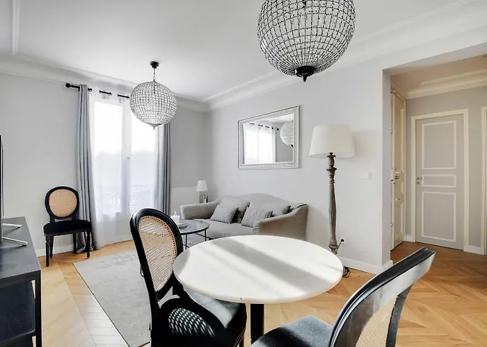 Charming Apartment- 1Br4P- Place Victor Hugo