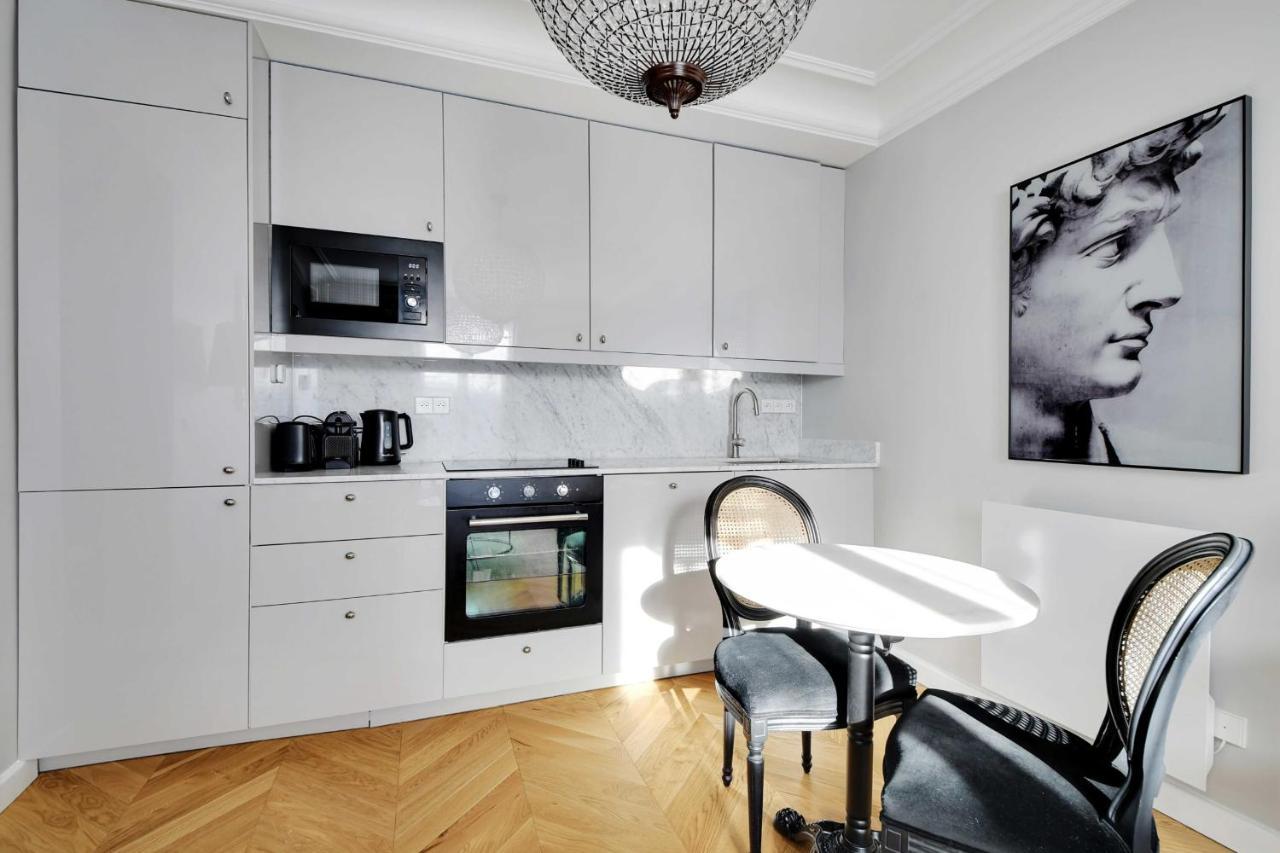 Appartement Charming Apartment- 1br4p- Place Victor Hugo Parijs